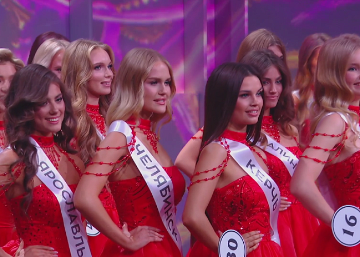 Слева на втором фото — Полина Лавренюк, справа — Полина Большухина. Фото предоставлено оргкомитетом «Мисс Россия — 2025», коллаж «Вечерки»