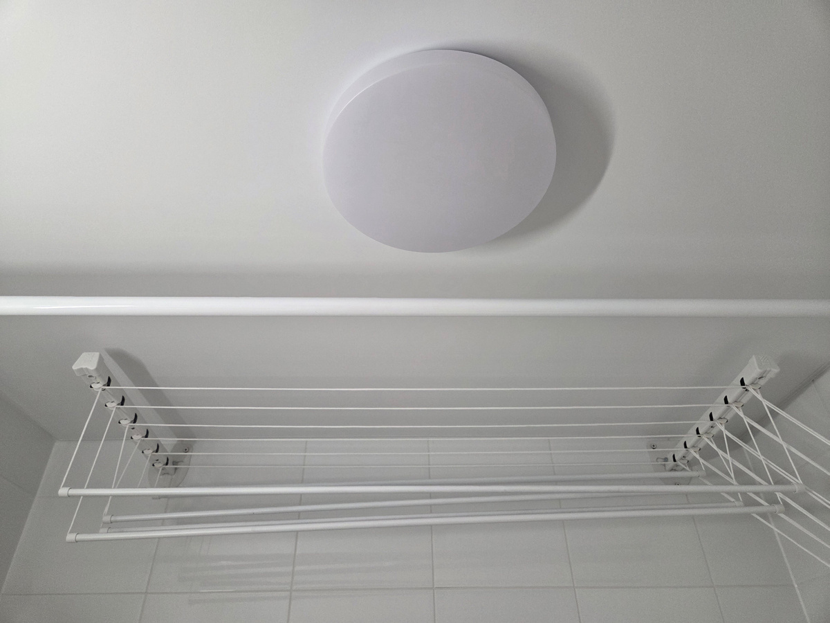 Как повесить сушилку для белья в сантехкабине ПИК