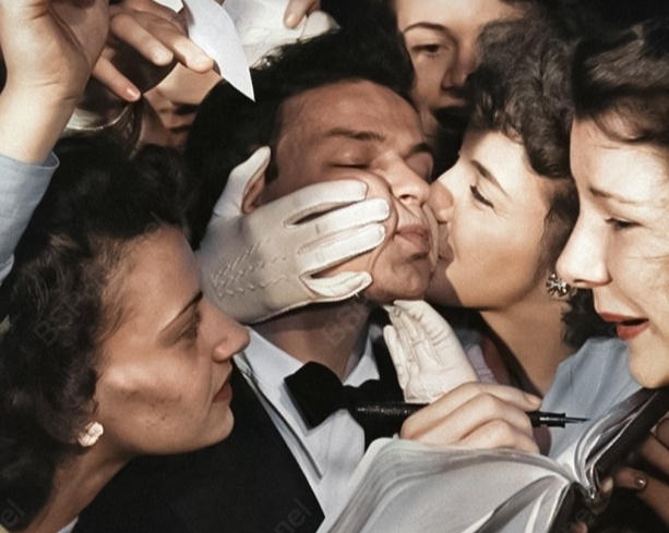 Фрэнк Синатра и поклонницы