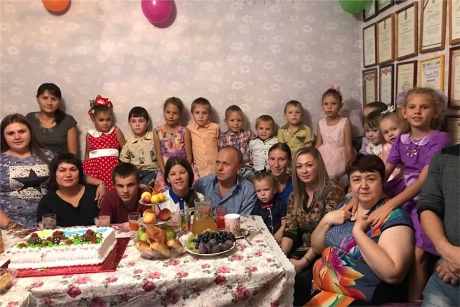 Алексей и вера Бутяевы с детьми
