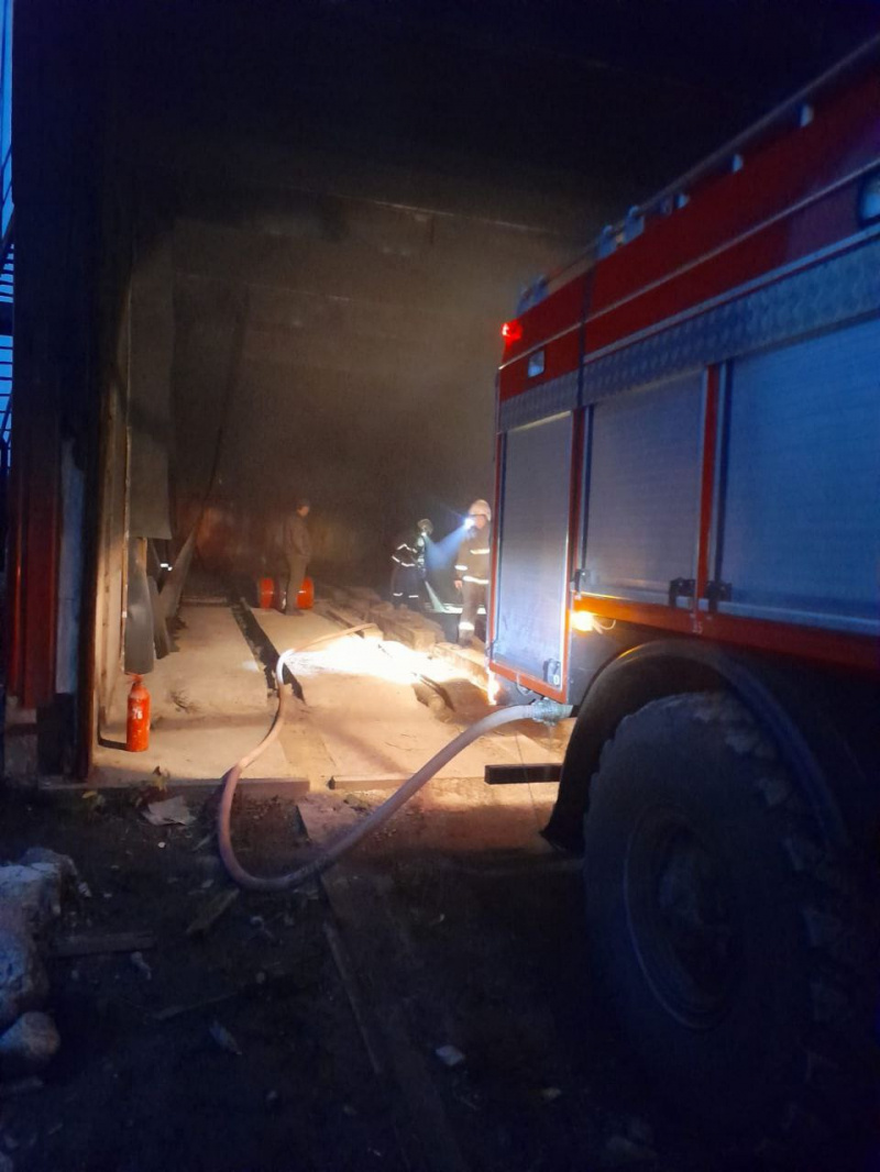    Ангар и грузовик загорелись на лесозаводе в КарелииГоскомитет Карелии по ОЖ и БН