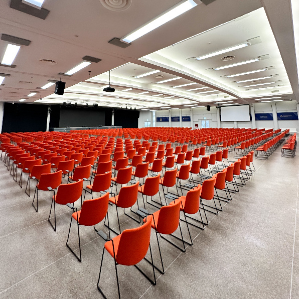 Поставка трех контейнеров стульев была осуществлена в кратчайшие сроки, менее 2х месяцев благодаря слаженной работе нашей команды и хорошей работе наших поставщиков.