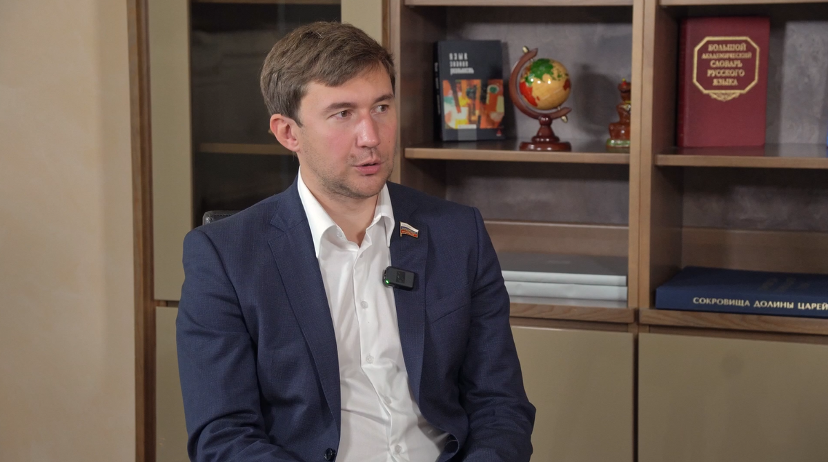     Гроссмейстер Сергей Карякин провел в Красноярске сеанс одновременной игры на 8 досках