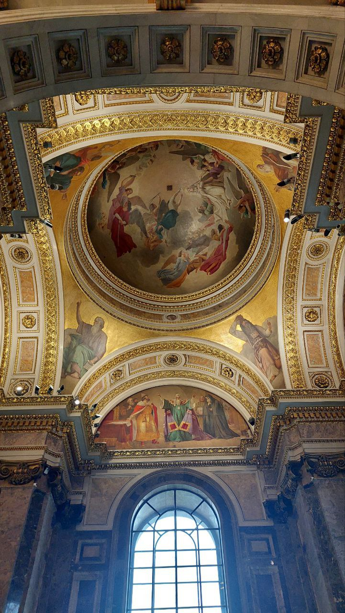 Виды Исаакиевского собора - сочетание мозаики и росписи, август 2025, фото автора 