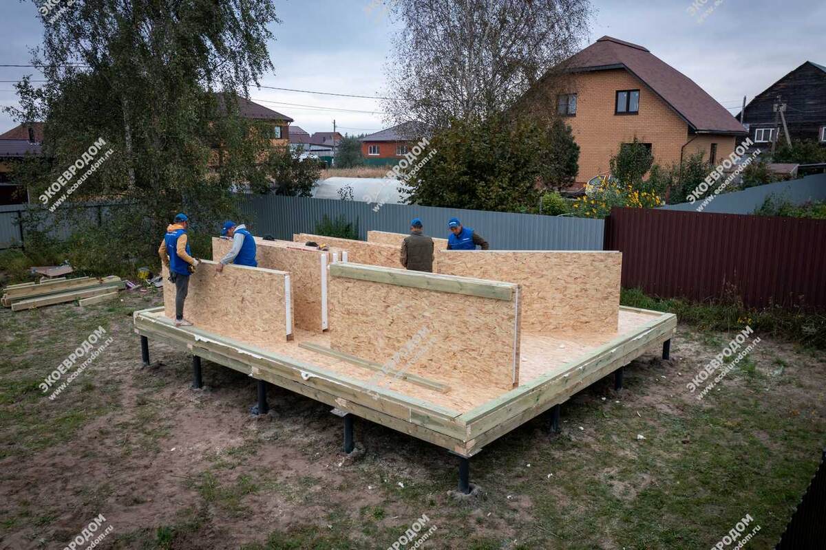 Фундамент дома мы возвели за один день