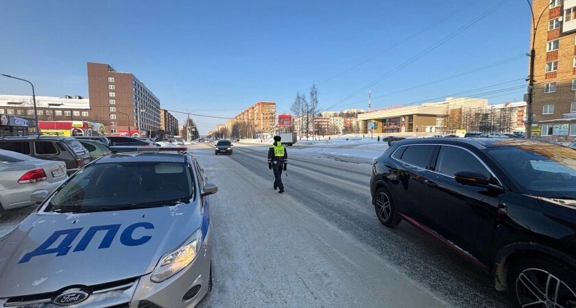   Инспектор тормозит вас ночью в темноте? Сотрудник ГАИ объяснил, когда можно законно не давать документ к осмотру