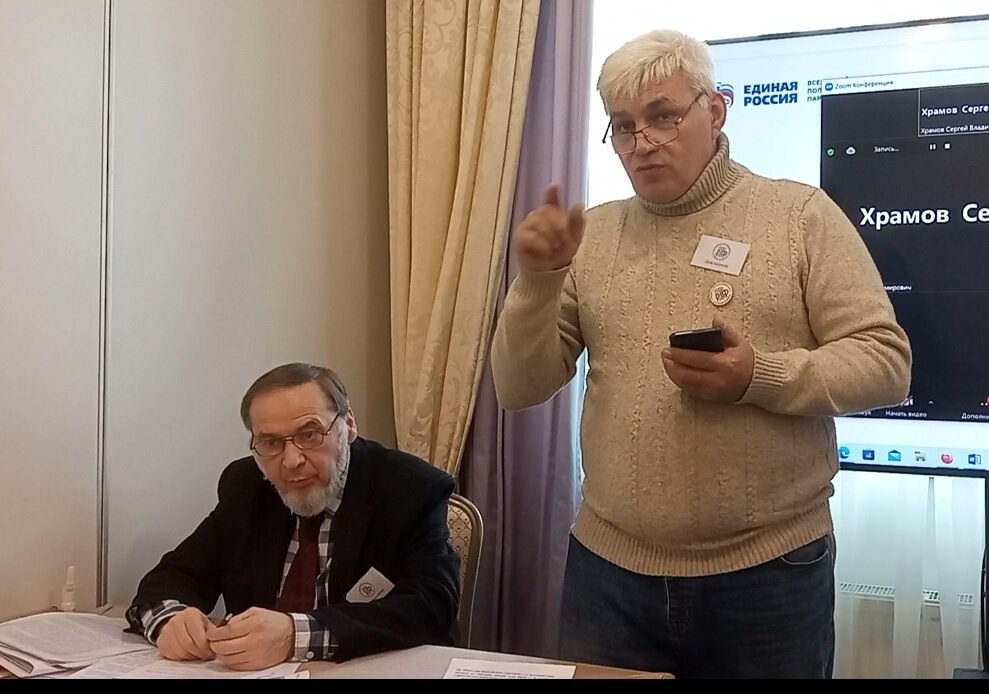На фото
Сергей Храмов и Александр Швец на V Российском Социальном форуме.
