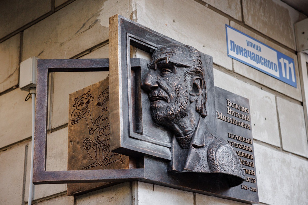 Авторами произведения искусства выступили скульптор Юрий Крылов и литейщик Иван Дубровин. Фото: ТК "Глава Екатеринбурга Алексей Орлов"