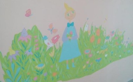 Рисунки на стенах внутри