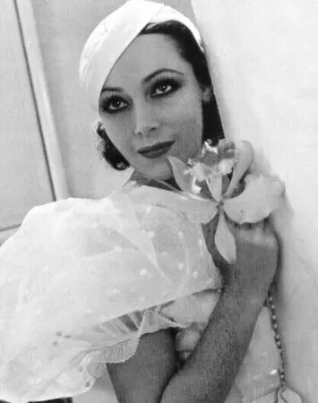 "Полет в Рио" (Flying Down to Rio) | в этом проекте было два художника по костюмам. Айрин была приглашена по просьбе Долорес дель Рио Другим художником был Уолтер Планкетт (Walter Plunkett) | фото из открытых источников