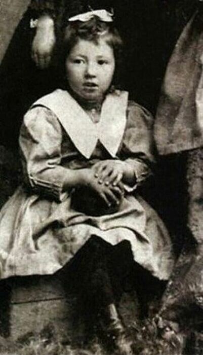 Фанни Фельдман в детстве.