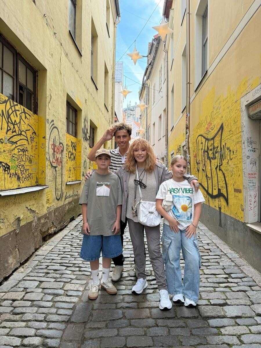 Максим Галкин* и Алла Пугачева с детьми. Фото: соцсети/@maxgalkinru