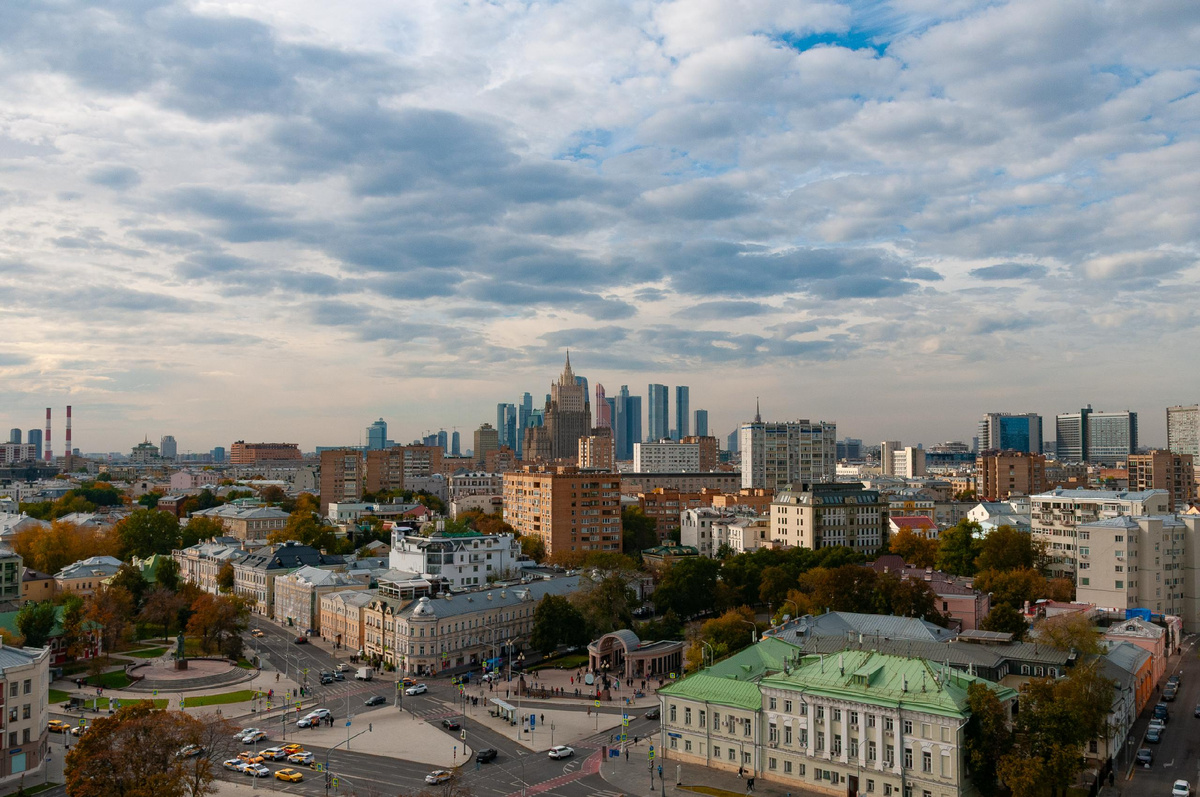 Вид на Москва Сити с панорамы ХХС. Октябрь 2025 г.