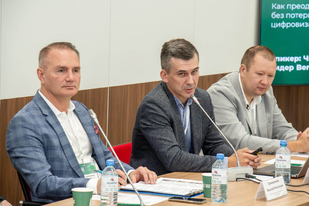 Алексей Чистяков, технический лидер Bercut (в центре)