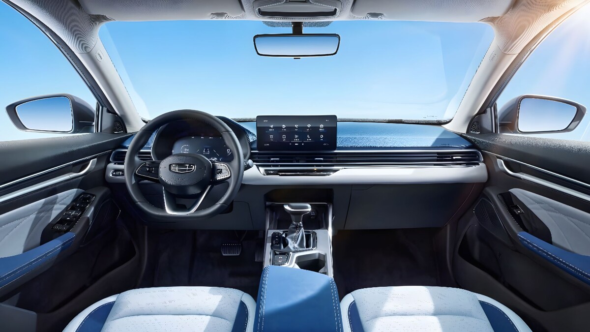 Салон GEELY EMGRAND