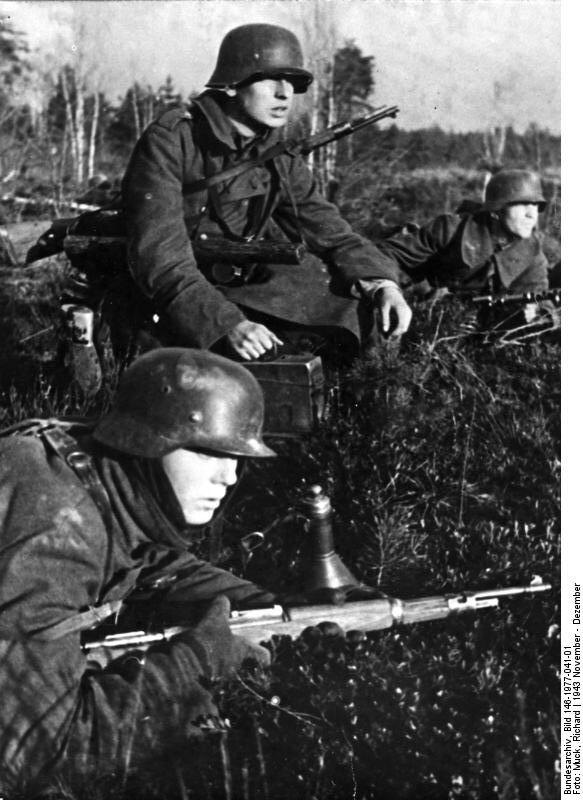 Военнослужащие вермахта готовятся к обороне в районе Невеля (декабрь 1943)