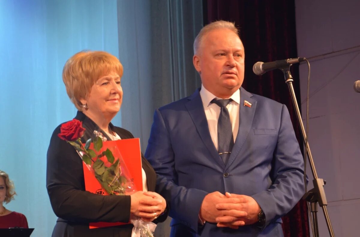    Олег Черкасов поздравил воронежских педагогов с Днем учителя