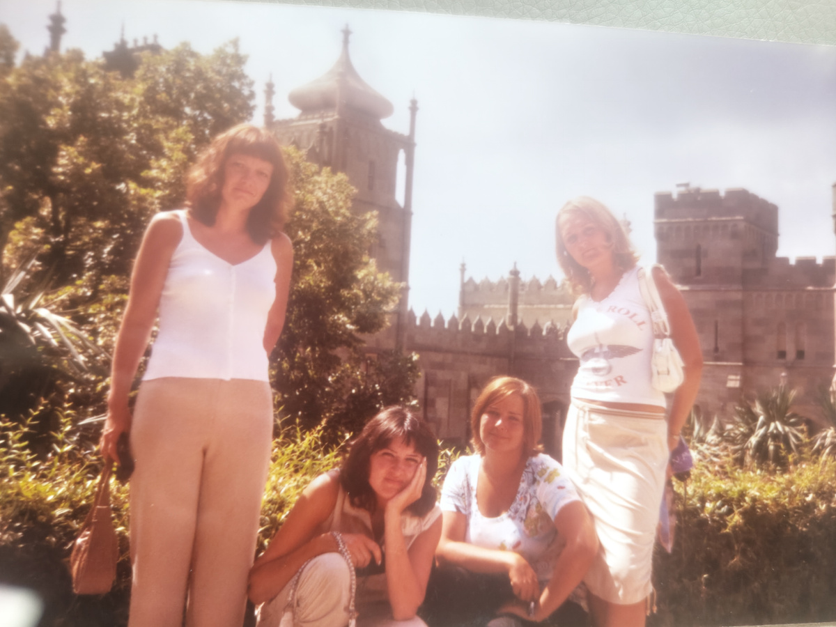 Само здание.