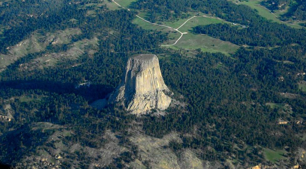 Башня Дьявола. Скала, которую индейцы обходили стороной — и не зря