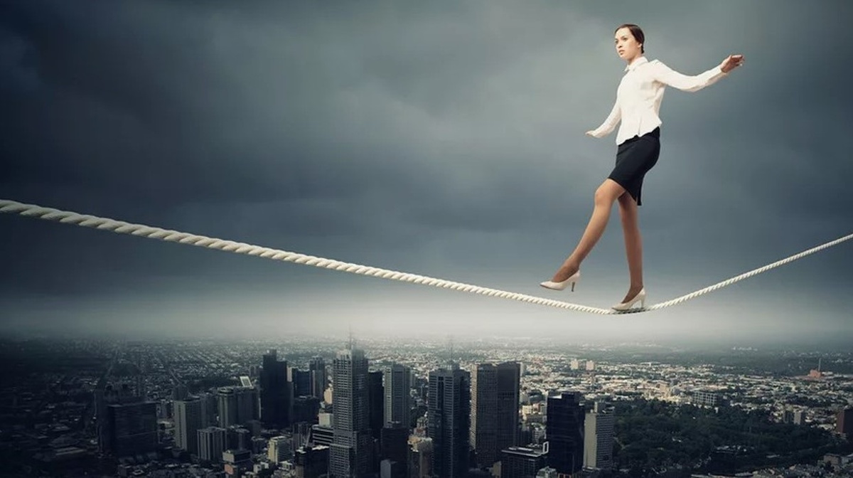 Каждый шаг — это тихий ужас перед тем, что равновесие может оказаться «неидеальным».