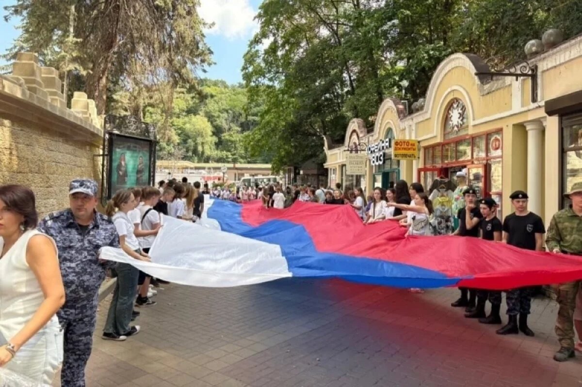    Участники «Герои Ставрополья» осваивают работу минмолодёжи региона