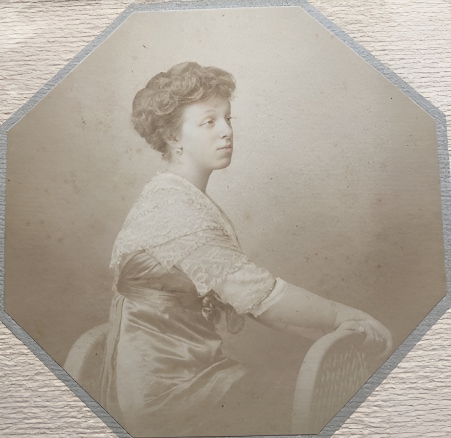 Бабушка, 1912 год.