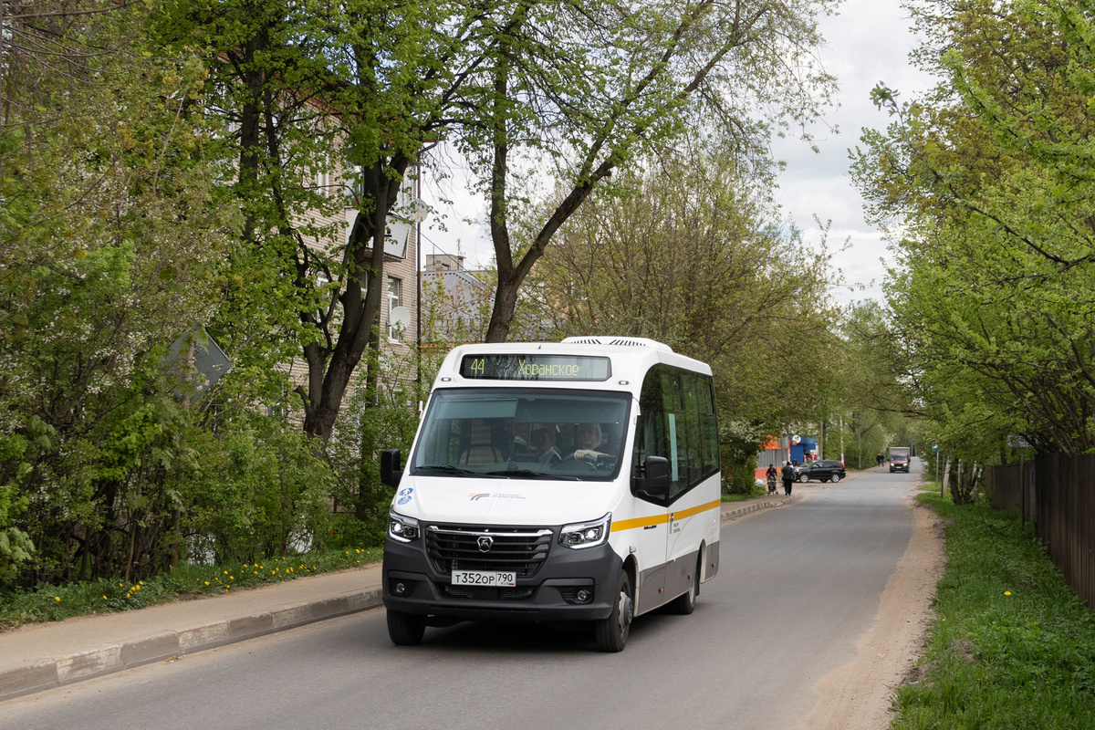 Микроавтобус ГАЗ-A68R52 "Сити". 