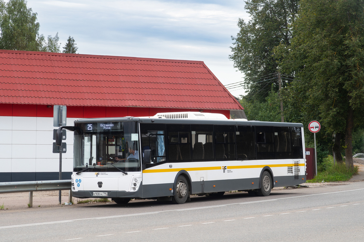 Первые такие машины в Подмосковье пришли ещё в 2020 году. Сейчас в парке перевозчика "Мострансавто" уже более 1200 автобусов данной модификации. 