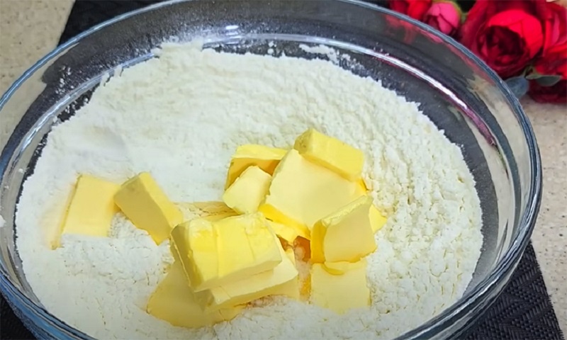 Яблочный пирог с половинками яблок: нежность теста и максимум начинки