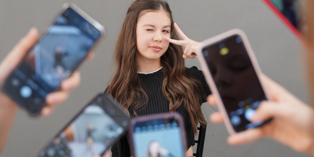 Почему подростковая самооценка — боль многих мам (и как с этим работать)