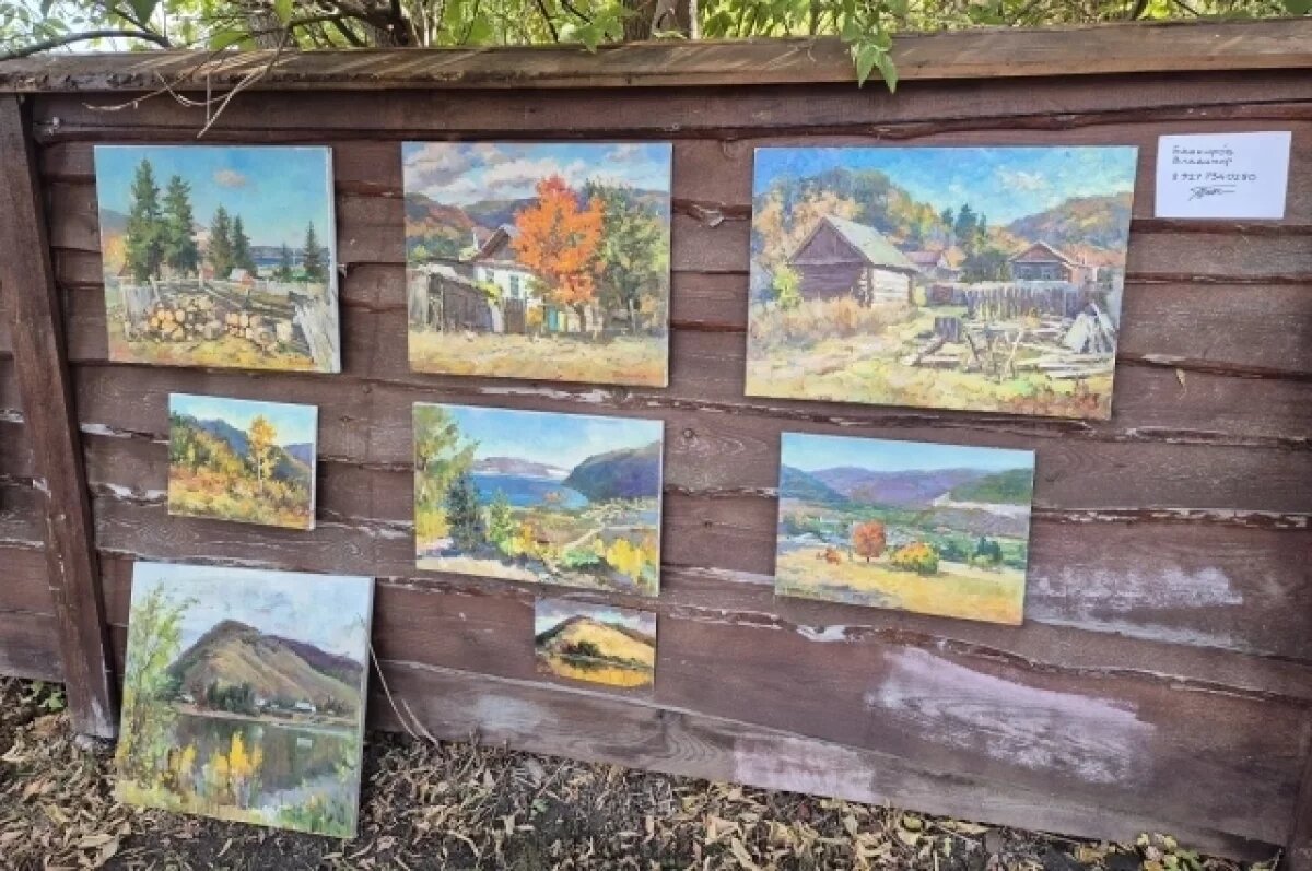    В работах художников Репинского пленэра всегда много осени