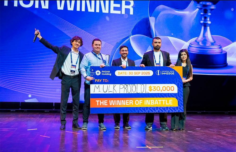 Команда узбекистанского стартапа. Фото пресс-службы форума