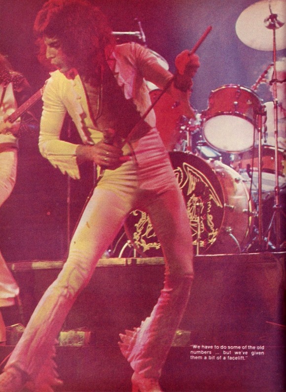 Мы должны исполнять некоторые из старых номеров... но мы сделали им небольшую "подтяжку лица"