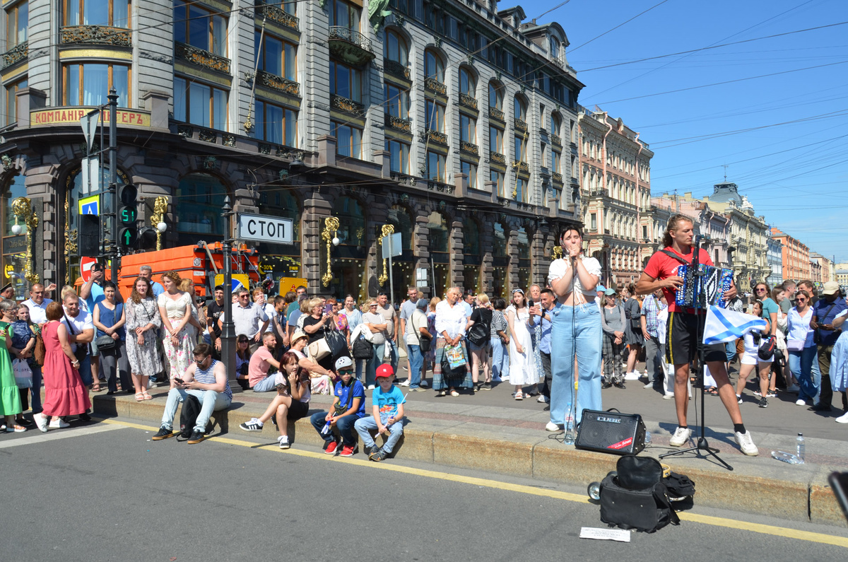 В Петербурге отреагировали на музыкантов с Думской после жалоб школы.  Фото: Фото: ФедералПресс / Татьяна Буторина