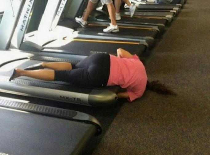 Если дорожка останавливается резко, как CardioPower