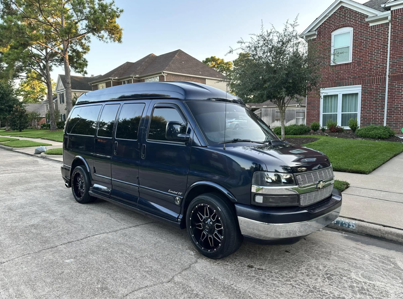 Chevrolet Express середины «нулевых» Ист. Mecum Auctions
