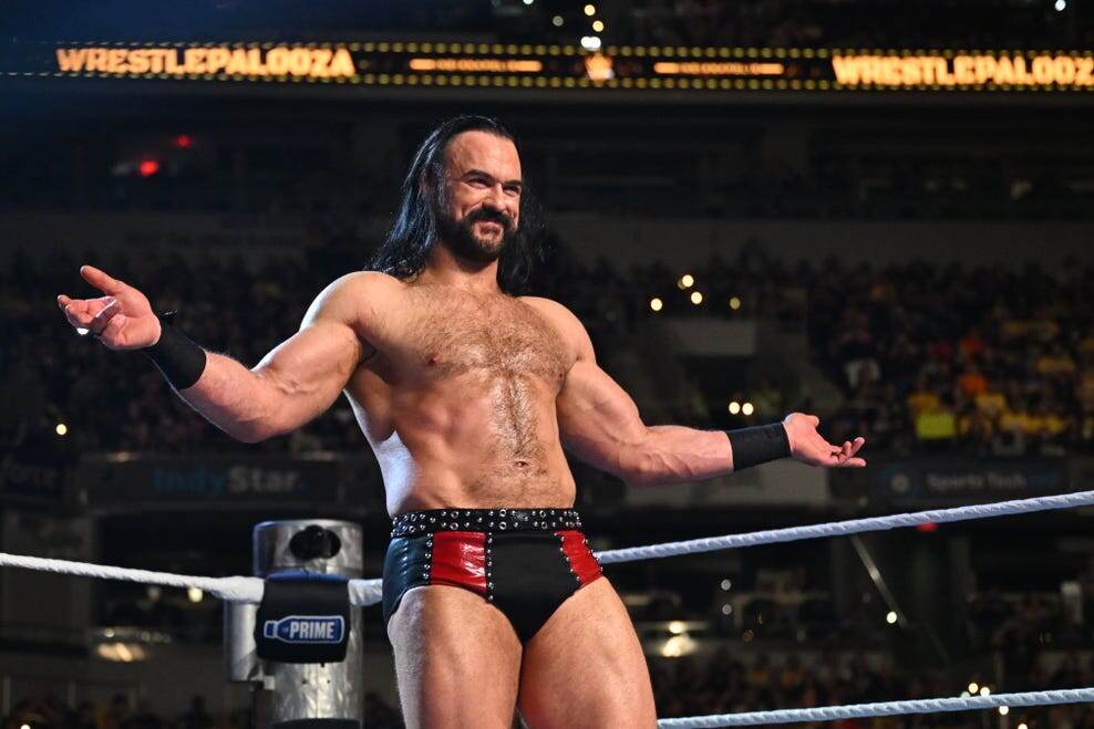 Сообщается, что звезда WWE Дрю Макинтайр сыграет брата Генри Кавилла в перезапуске «Горца». Фото Майкла Маркеса/WWE через Getty Images.