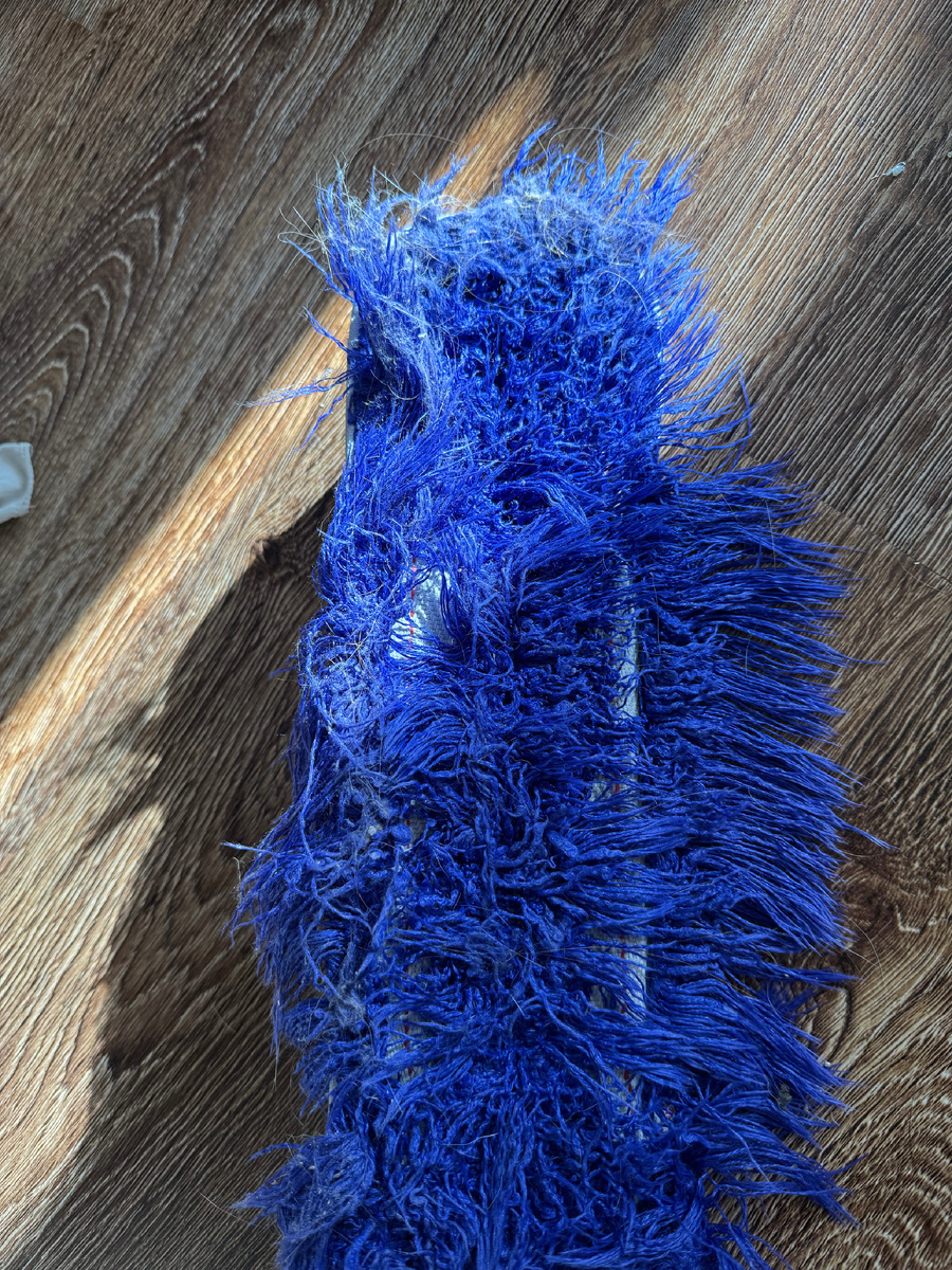 Посмотрите сколько сора после пылесоса нашла эта швабра