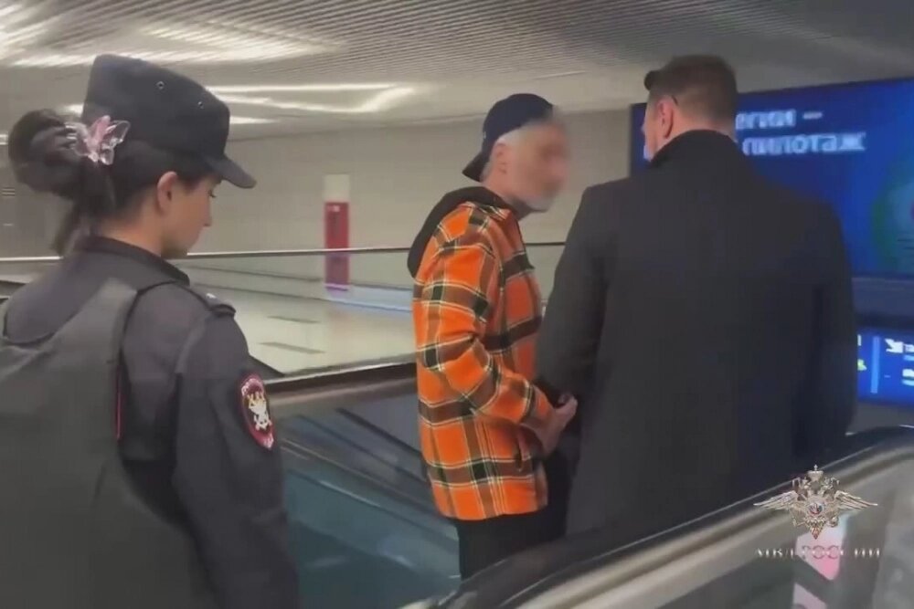    Свою компанию, открытую легально, он назвал по религиозному пафосно — «Лешем Шамаим», что означает «Во имя Небес». Кадр видео