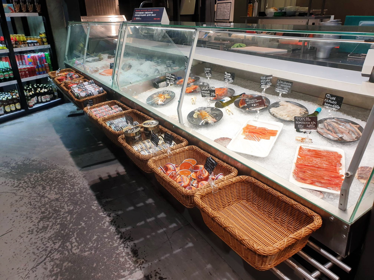 Рыбная витрина в магазине-кафе "Рыбная Мануфактура №1"