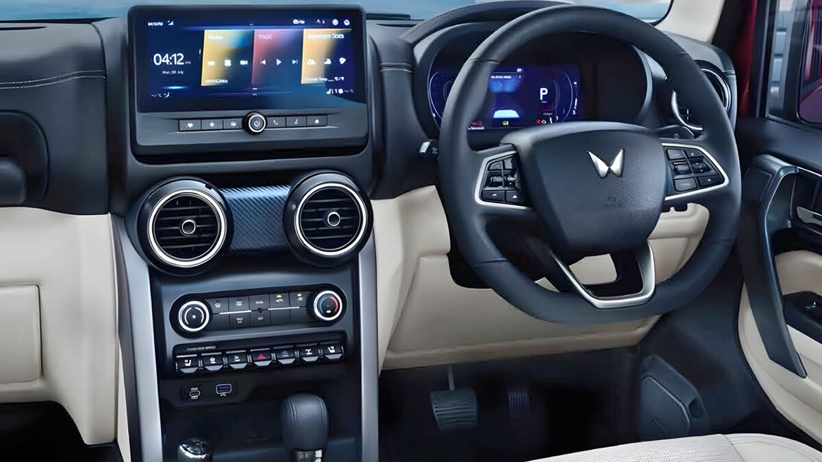 Салон Mahindra Thar