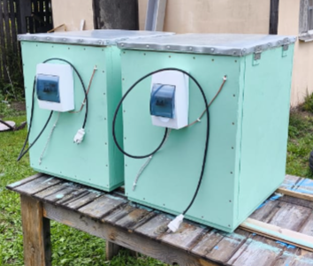 Одну электрическую воскотопку отправляю, вторая ждёт своего хозяина.