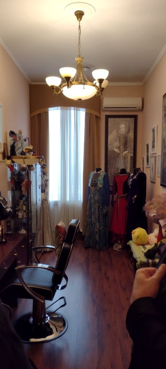 Комната, в которой грим ировалась Инна Чурикова, фотография автора статьи