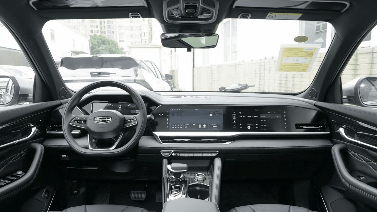 Салон Geely Monjaro