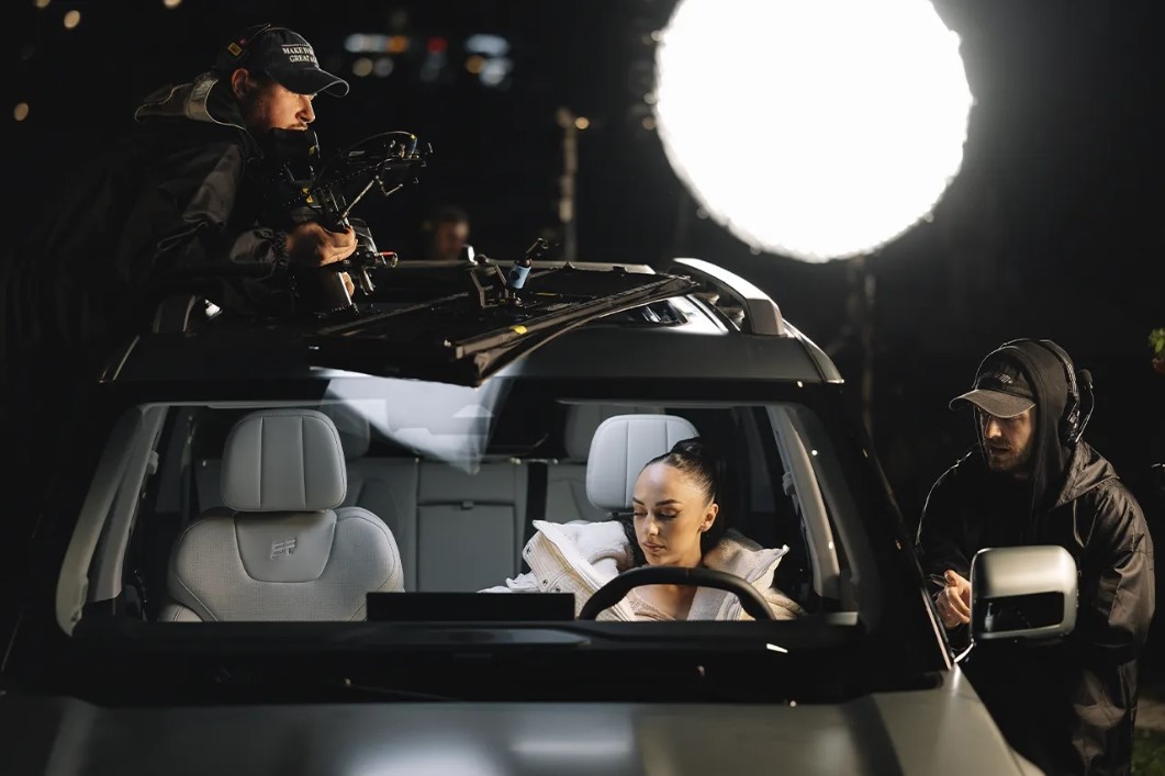 Бренд JETOUR объявляет о сотрудничестве с певицей, автором и исполнителем Мари Краймбрери, которая стала другом бренда накануне старта продаж нового кроссовера повышенной проходимости JETOUR T1.

Мари Краймбрери была выбрана другом JETOUR поскольку и ее творчество, и сама певица транслирует ценности молодой и независимой аудитории Т1. Легкость на подъем, активный образ жизни, следование трендам и приверженность эстетике мегаполиса – то, что объединяет Мари и будущих клиентов JETOUR T1. Первым владельцем нового JETOUR T1 в России стала сама Мари – после завершения съемок клипа представители бренда вручили певице новый T1 в матовом зеленом цвете в комплектации Luxury.