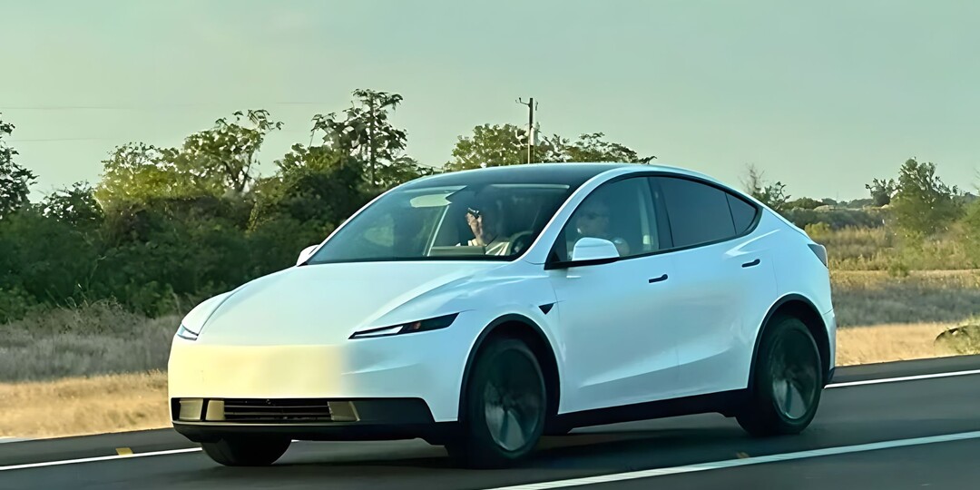 «Выглядит как всегда отлично»: Tesla показали Model Y без ккамуфляжа, у которого появились: новые фары и необычный дизайн