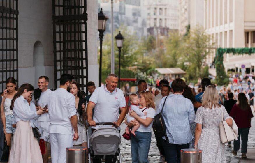    «Купить свое жилье им нереально даже со льготой. О каком росте рождаемости тут можно говорить?»: Миронов