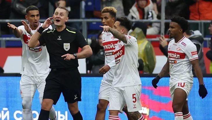    «Максименко и судьи всегда против нас». Реакция фанатов «Спартака» на поражение в дерби Фото #1