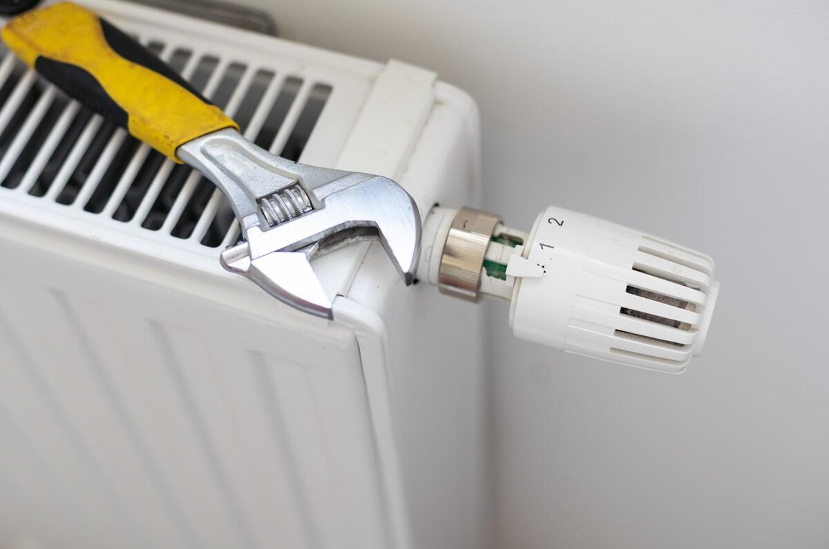 Andrew Angelov / Shutterstock / FOTODOM📷Система отопления — это замкнутый контур, много воздуха в нем быть не должно