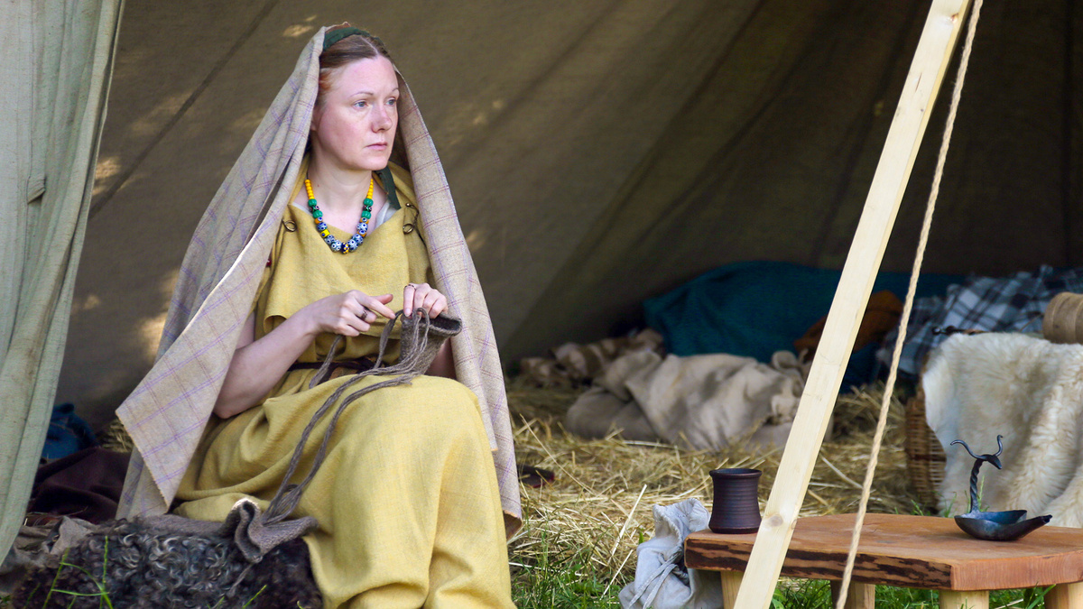 Участница пятого Международного исторического фестиваля реконструкции «Времена и эпохи», 2015 г. (С) Михаил Метцель/ТАСС